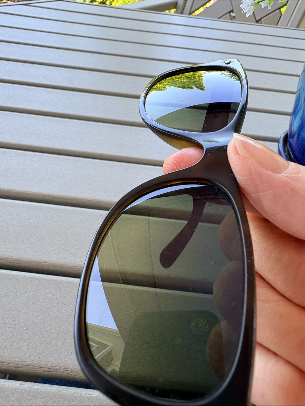 Ray-Ban New Wayfarer Classic
Tortoise Frame with Polarized Green Lenses RB 2132 - Picture 14 of 15